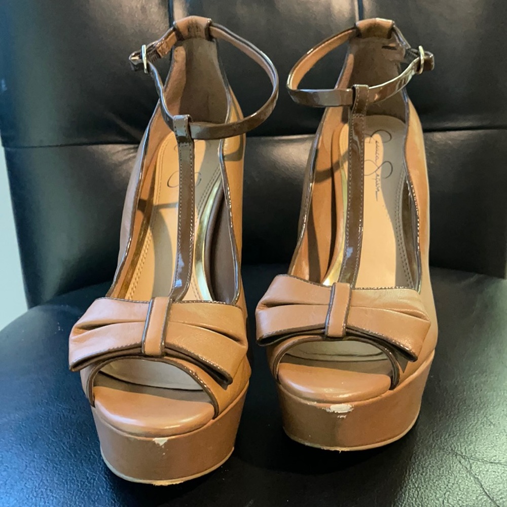 Jessica Simpson pumps